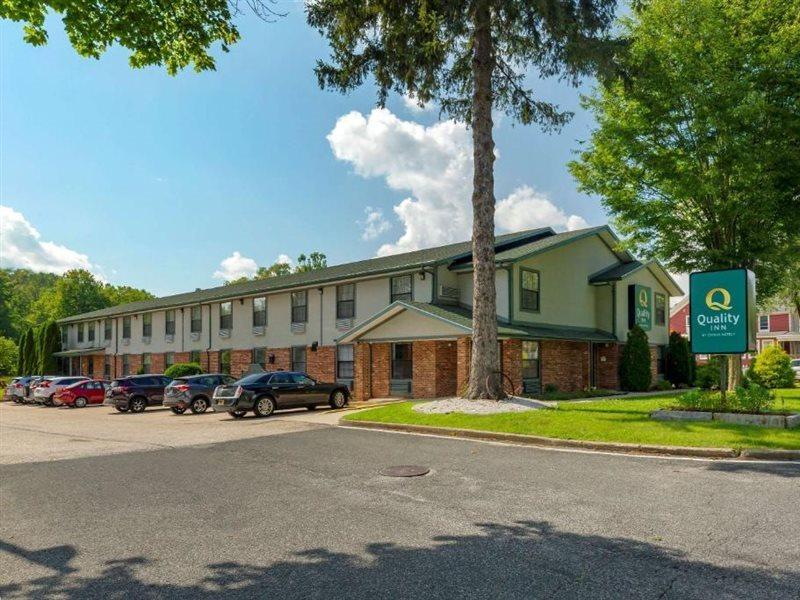 Quality Inn Lee Exterior photo