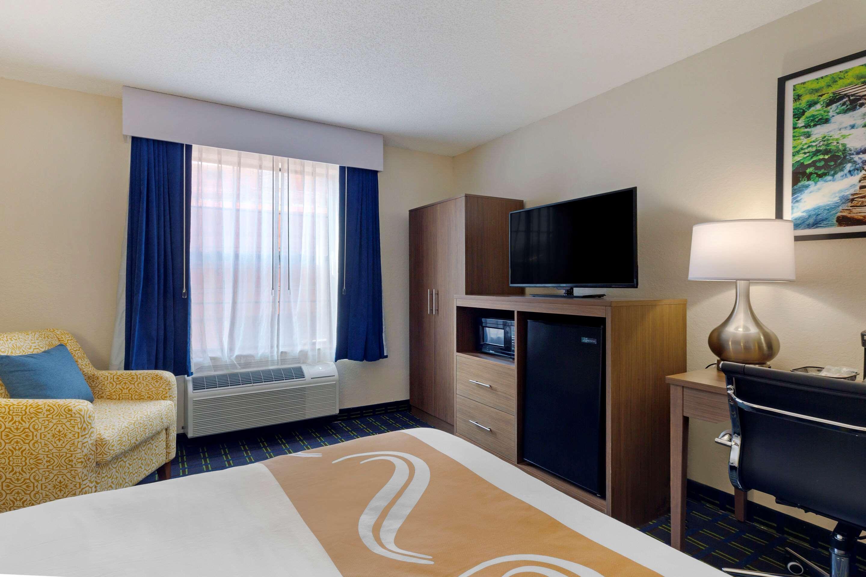 Quality Inn Lee Exterior photo