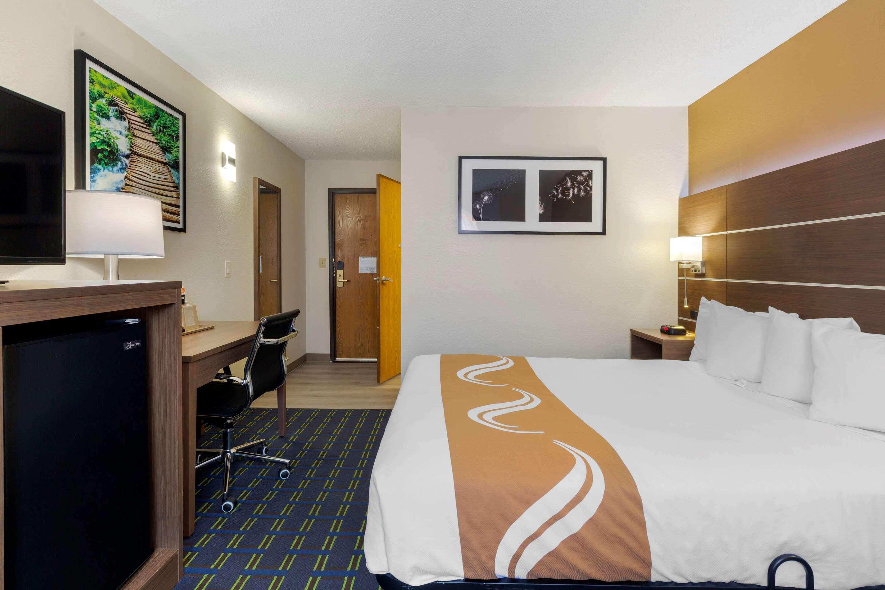 Quality Inn Lee Exterior photo